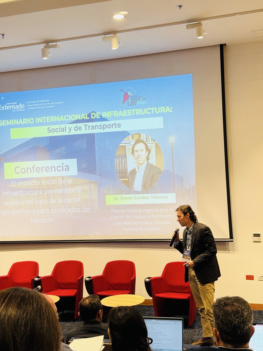DanielFelipeEV's tweet photo. Hoy estuvimos conversando en la @UExternado sobre el impacto social de la infraestructura penitenciaria y el reparto de competencias y financiación de las entidades territoriales.  
 
Muchas gracias a @DerTransporteEI  por esta invitación en el marco del Seminario Internacional de Infraestructura: Social y de Transporte.