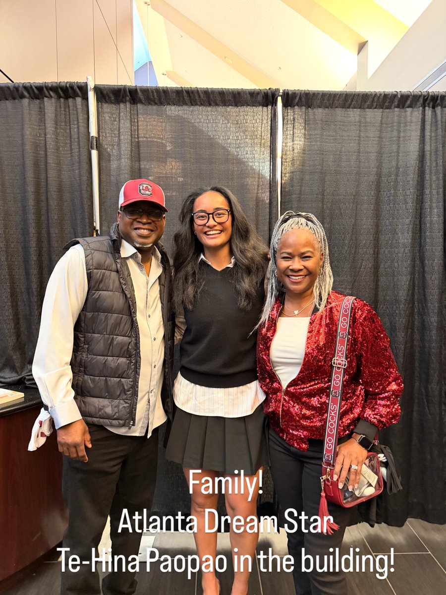 Ain’t no love like <a href="/GamecockWBB/">South Carolina Women's Basketball</a> ! <a href="/tehinapaopaoo/">👑🇦🇸🇹🇰</a> in the building! Go Gamecocks!