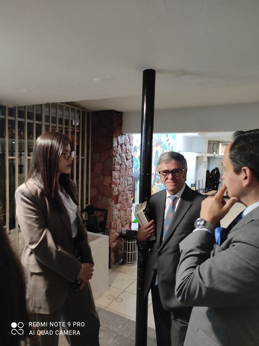 CevallosLib's tweet photo. Estamos listos para la presentación de los ejemplares en @udecuenca con nuestros queridos autores @FRM87 @GianinaNaranjo 
#transformatutalento https://t.co/gQUkz5SFiJ