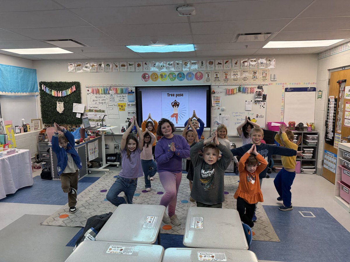 Some of our Piner Panther 1st graders snuck a picture with Dr. Webb before recess and club day! Thanks for a quick stop.
<a href="/TheKCSD/">Kenton County School District</a> <a href="/Dr_HenryWebb/">Henry Webb</a> 

We 💙 yoga club!

#pinerelementary #1stgrade #kcsd #clubday