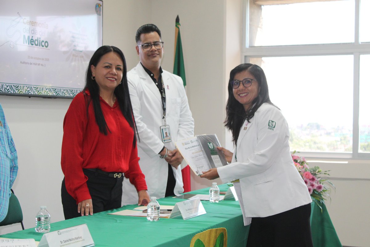 IMSS_Mor's tweet image. En el marco del #DíaDeLaMédicaYElMédico, reconocemos a las y los 1,201 profesionales del #IMSSMorelos, pilares en la misión de proteger la salud y el bienestar de nuestra derechohabiencia. 👩‍⚕️👨‍⚕️💚

#OrgulloIMSS