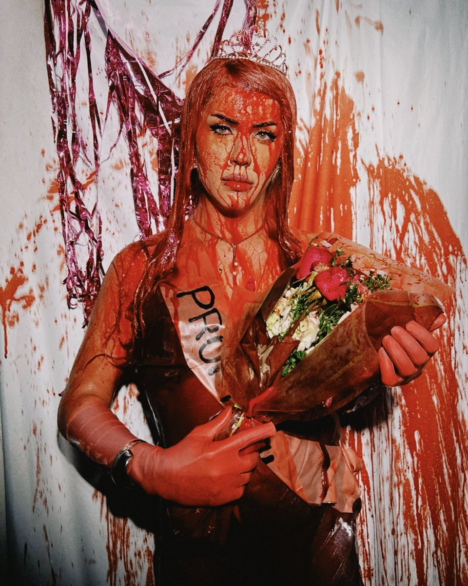 alexbadilla's tweet image. No todos los monstruos nacen, algunos los crean 🩸👑
Que les pareció mi disfraz de este Halloween inspirado en la ICÓNICA #carrie 

#alexbadilla #halloween #makeup #fakeblood #costarica #mexico #fy #fyp