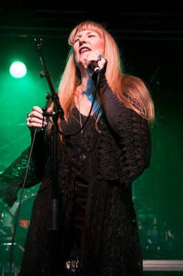 Sin23Ou's tweet image. KING KOBRA、SIGNAL、そしてUNRULY CHILDのシンガーとして知られたマーシー・フリーが、71歳で亡くなったことを
UNRULY CHILDのドラマー、ジェイ・シェレンが伝えています…彼は自身のFacebookページに次のように綴りました。

「昨夜、愛する友人であり、UNRULY…