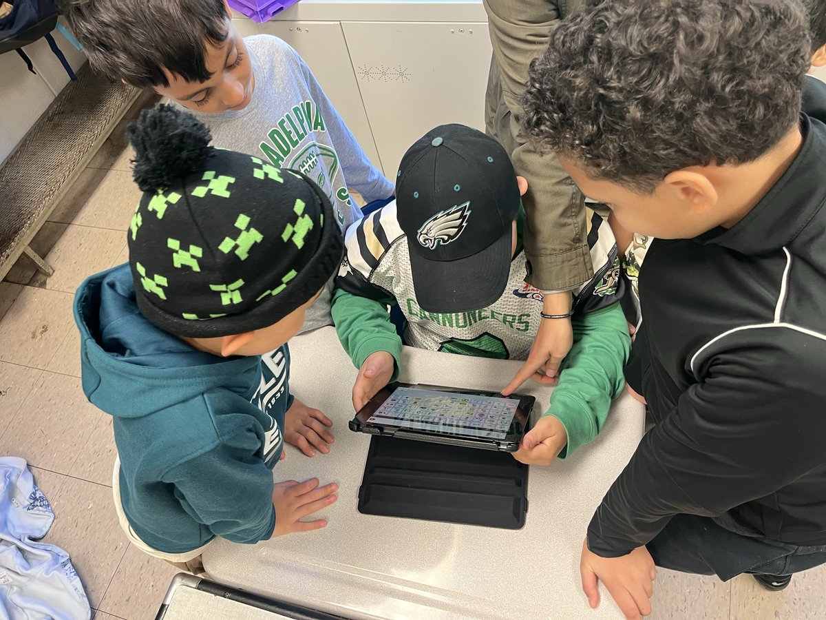 LaurieCorrNPSD's tweet image. 3rd graders learned all about AAC devices so they can communicate with and understand one of their classmates better! Thank you, Mrs. Lawson! #classroomcommunity #inclusion 💙💙💙