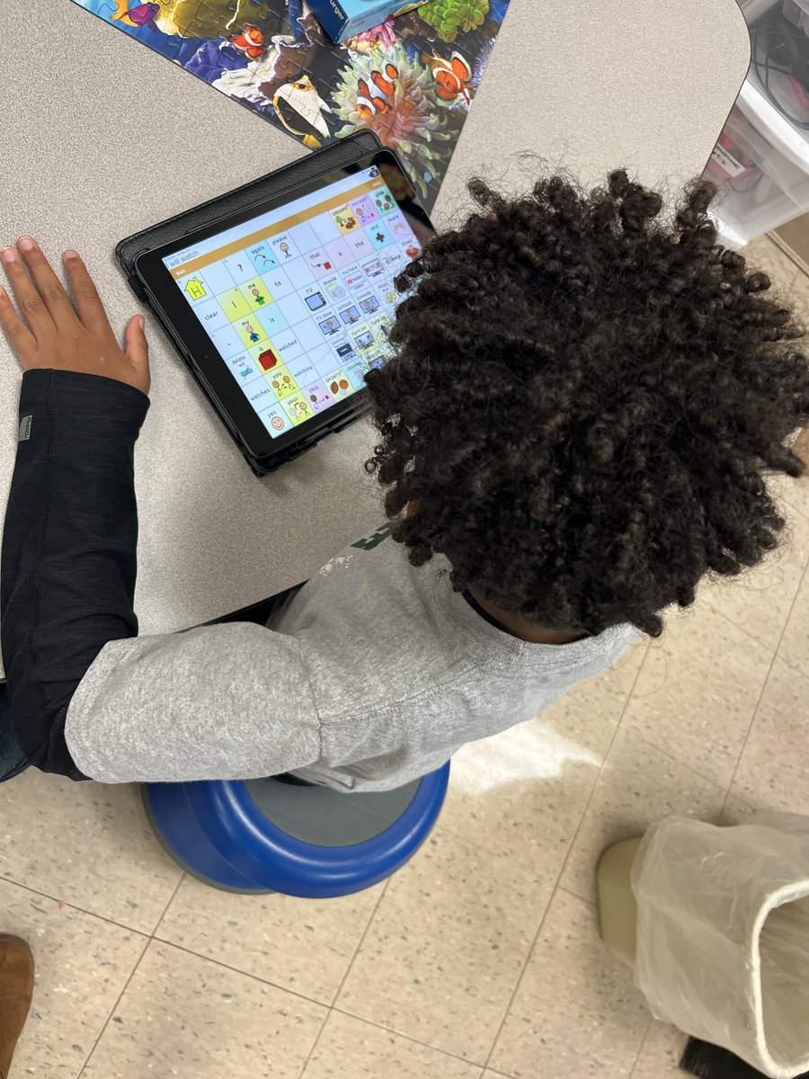 LaurieCorrNPSD's tweet image. 3rd graders learned all about AAC devices so they can communicate with and understand one of their classmates better! Thank you, Mrs. Lawson! #classroomcommunity #inclusion 💙💙💙