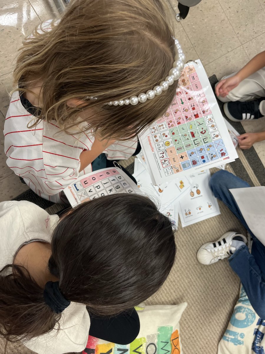 LaurieCorrNPSD's tweet image. 3rd graders learned all about AAC devices so they can communicate with and understand one of their classmates better! Thank you, Mrs. Lawson! #classroomcommunity #inclusion 💙💙💙