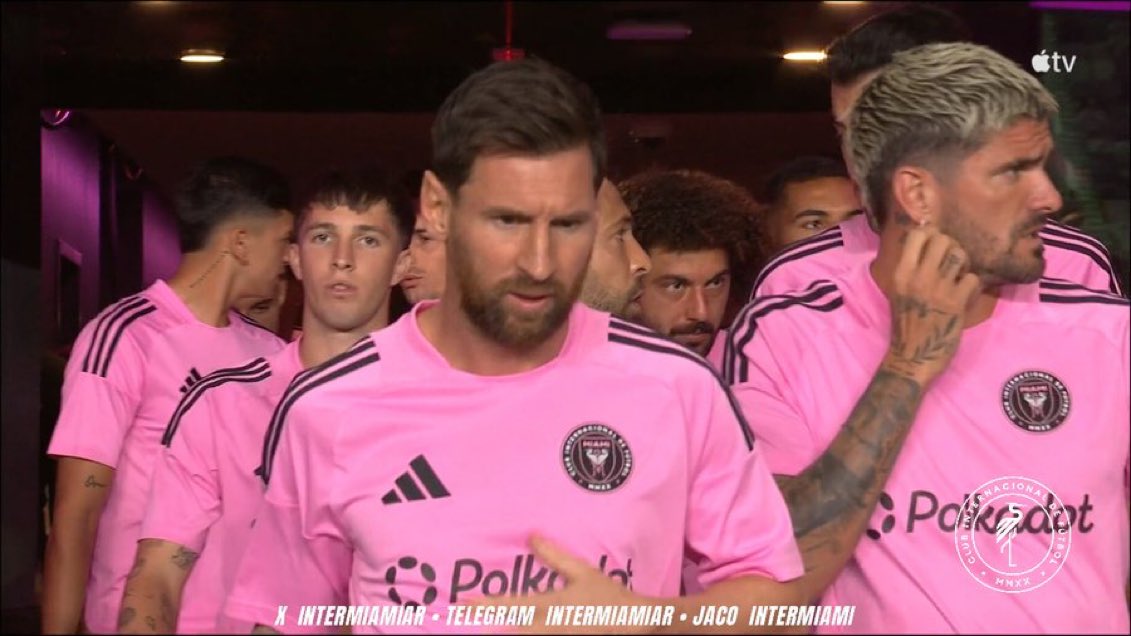 ميسي مستغرب المايكات مسحوبه من عند جماهير ميامي