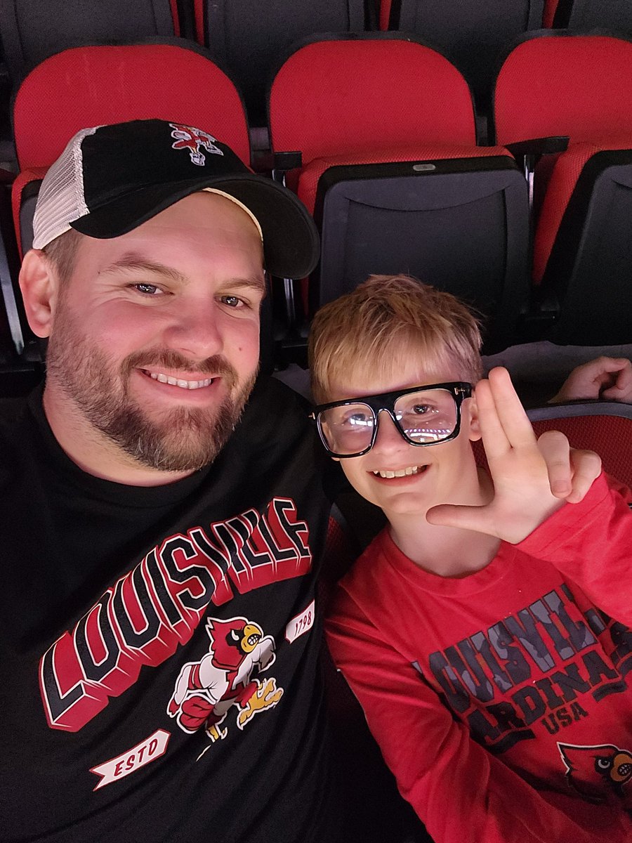 Lay11c's tweet image. Round 2 in the Ville...Another KO coming. #L1C4 #Louisvillebasketball @LouisvilleMBB #GoCards