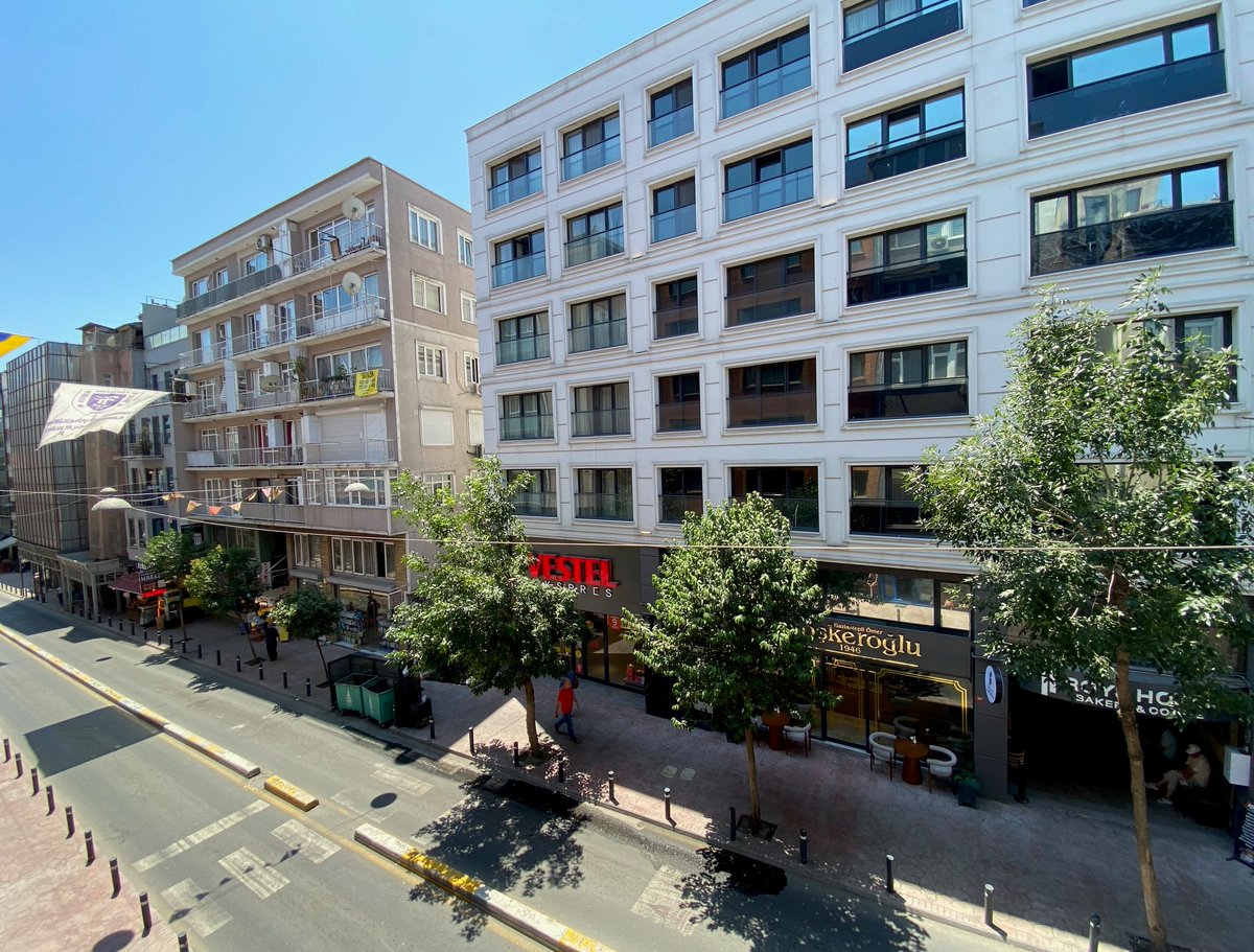 bdalgakiran's tweet photo. Beyoğlu Firuzağa Boğazkesen'de Asansörlü 4 Bölüm Komple Ofis Katı

Bilgi : 0532 647 36 27  

Tramvay 5 - 6 dk 

Galataport 8 - 10 dk

Net 60 m2, Brüt 70 m2

Fiyatı : 6.850.000 TL

#satılık #yatırım #beyoğlu #galataport #firuzağa #tophane #fındıklı #boğazkesen #ofis #homeoffice https://t.co/El1eqxoHzy