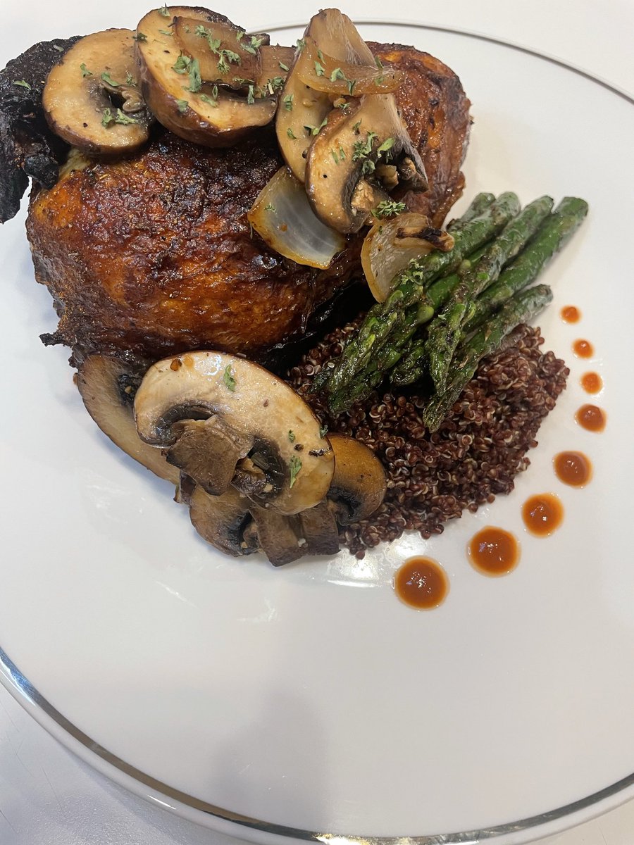 Roasted Chicken Breast Sautéed Mudhrooms &amp; Onions, Pan Seared Garlic Asparagus w/Red Quinoa #chefvnell #gottahaveitseasonings #cheflife #foodnetwork #truecooks