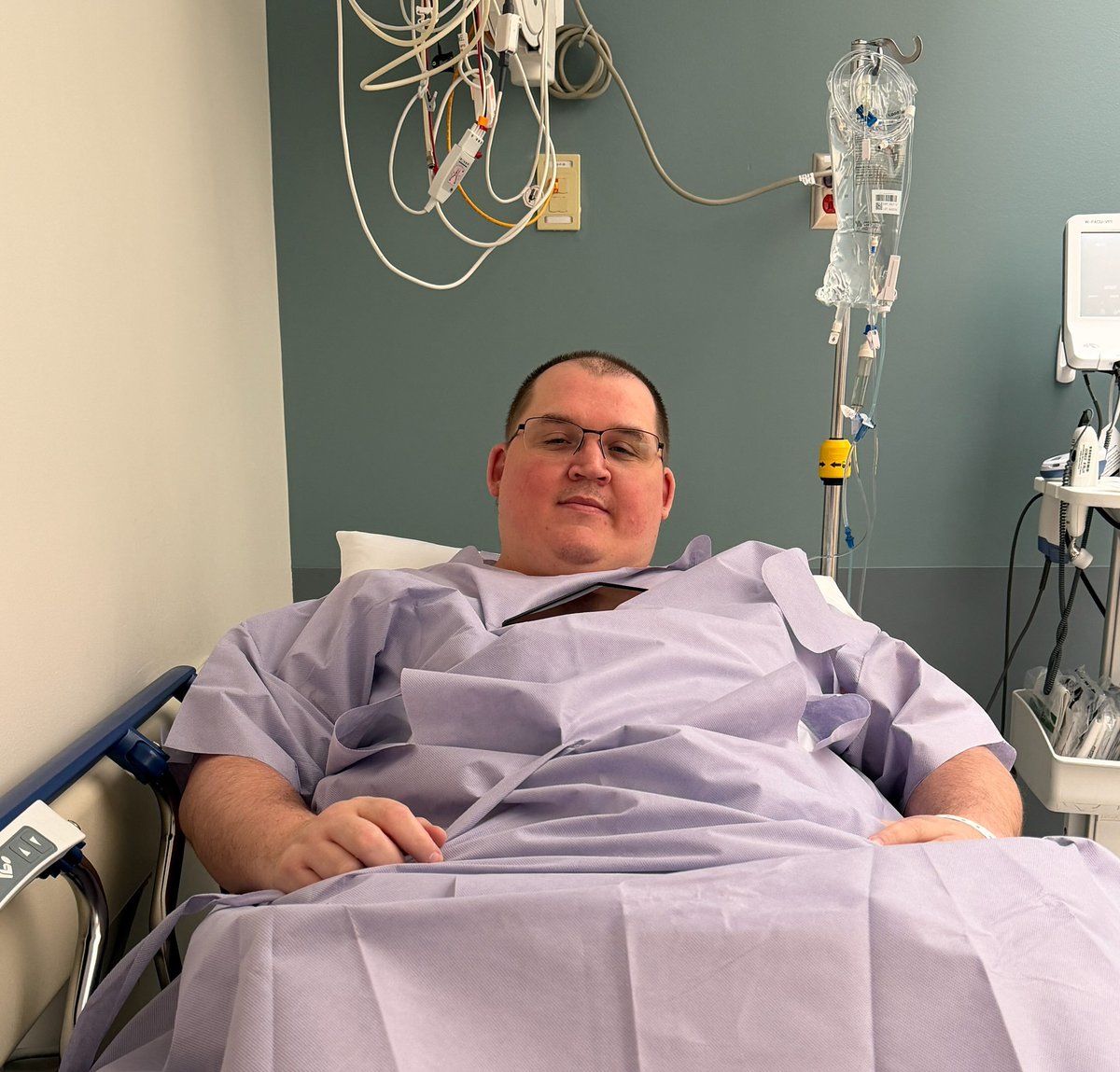 Tidbits92's tweet image. Had surgery on my leg this week after a long 10 weeks since the accident. Still a ways to go, but feeling grateful for progress and for everyone who’s reached out and supported me along the way. Truly appreciate you all. 🙏 #Recovery #Gratitude