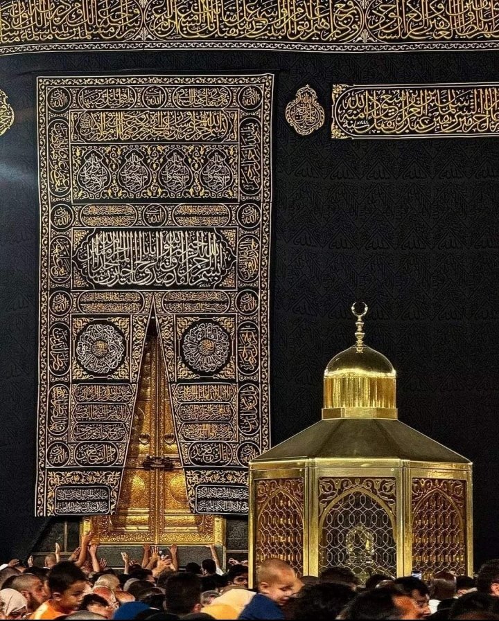 السلام علیکم ورحمۃ اللہ وبرکاتہ 🤍
صبــــــاح النــــــور و الــــرحمــــۃ 🌿

اللہ سے مانگتے وقت یہ نہ سوچیں کہ کیسے ہوگا —
بس یہ یقین رکھیں کہ ہو کر رہے گا۔
وہ “کُن” کہنے والا رب ہے،
اسے ناممکن کا مطلب ہی نہیں آتا۔
بس دل میں دعا رکھیں،
اور یقین میں روشنی… 🌸✨