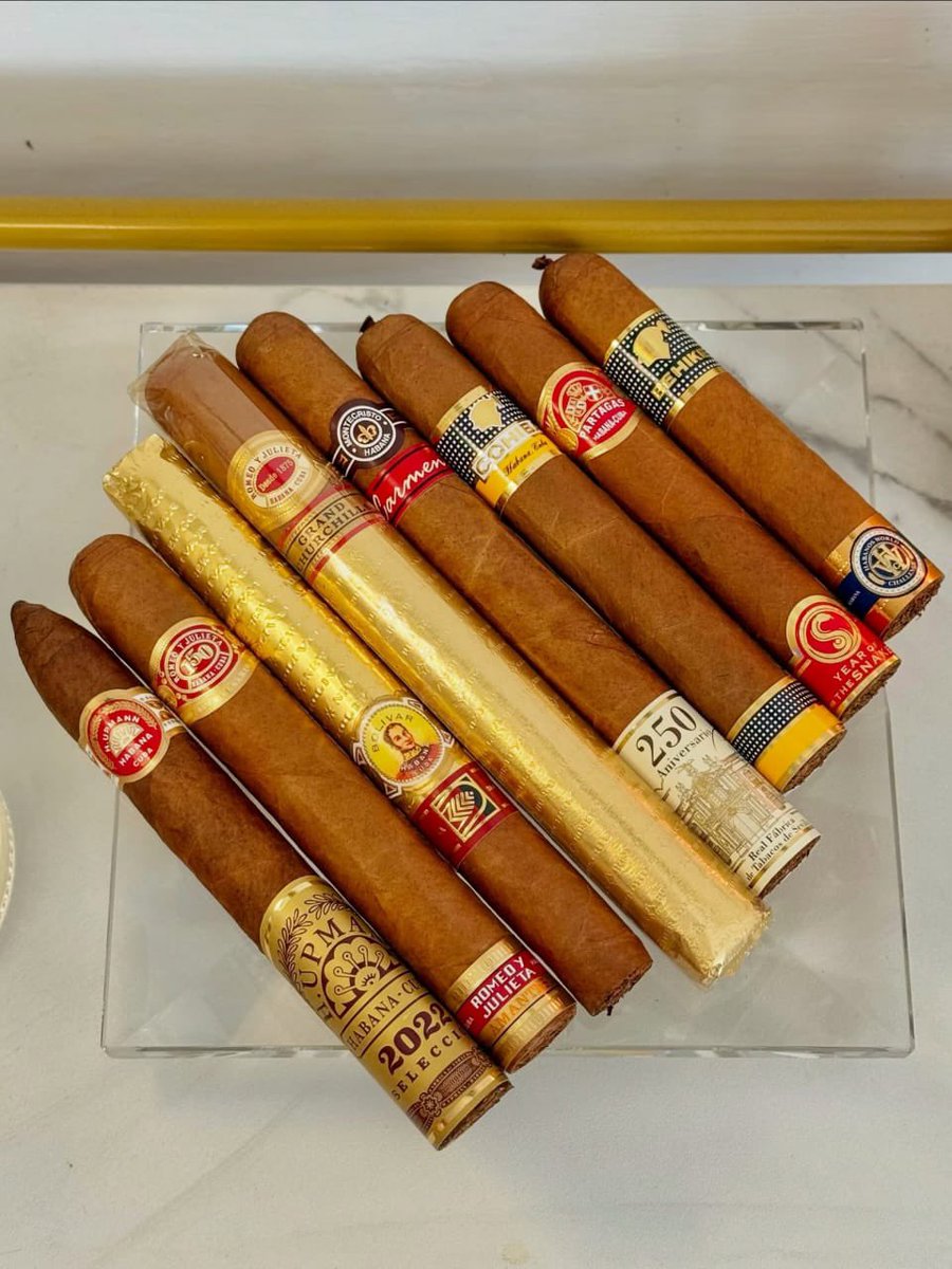 cigars_supplier's tweet image. Luxury Cuban cigars sampler for sale 🔥🔥🔥🔥
Gift 🎁 yourself with this bunch of candies 🍭 
Send me a DM 💬 if you’re interested…..
Retweet