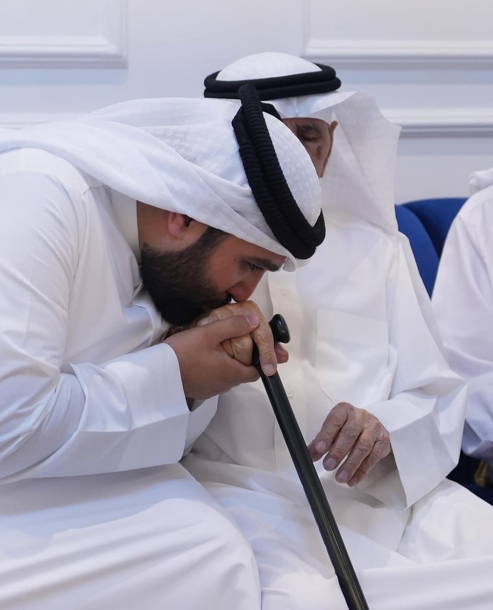 رُغم يقيني بأنه ليس بيننا لقاء بعد الآن في هذه الدُنيا إلا أنني لا زلت أتلهف لرؤيتك ،
جعلك الله في كنف رحمته ومغفرته وجعلنا في صبرٍ حتى نلقاك 

 رحمة الله عليك يا يبه