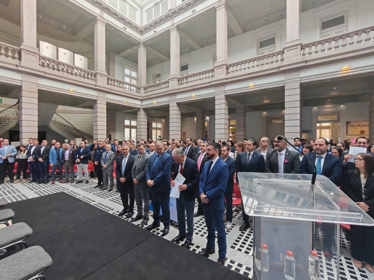 CLUMIN se suma al compromiso por una minería íntegra, transparente y responsable en Chihuahua.
Presentes en la firma de la Carta Compromiso de Integridad Empresarial junto al sector público y empresarial.
#CLUMIN #IntegridadEmpresarial #Transparencia #MineríaChihuahua