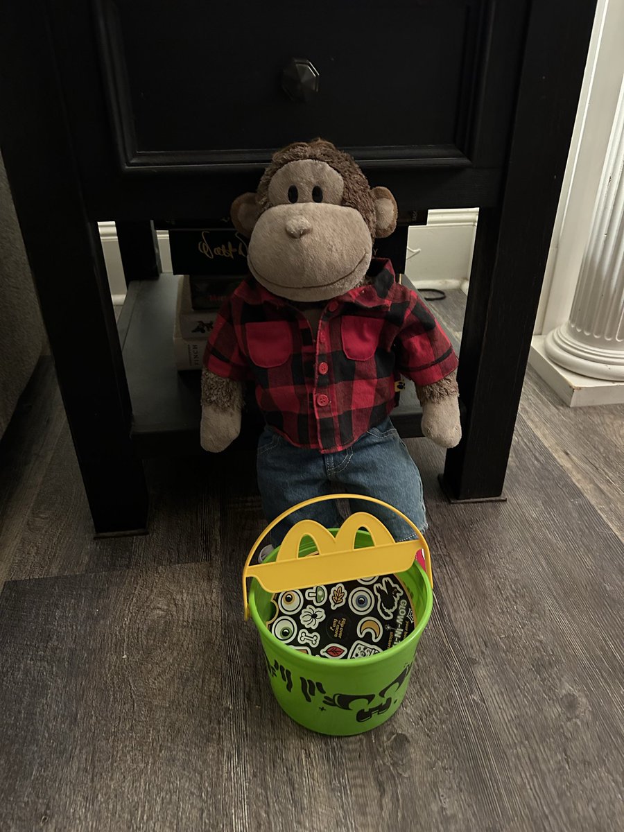 I got a boo bucket from <a href="/McDonalds/">McDonald's</a> today!!