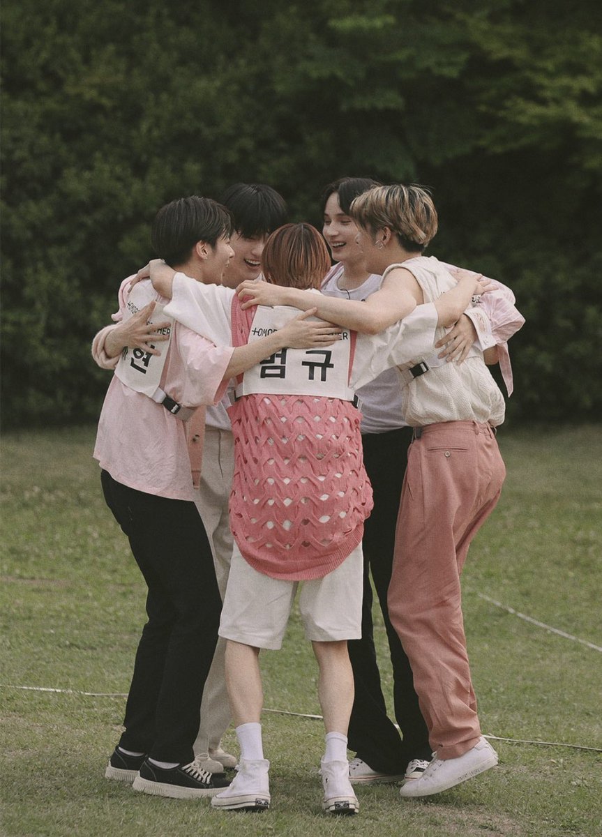 7th year: behati 🪾 tweet media