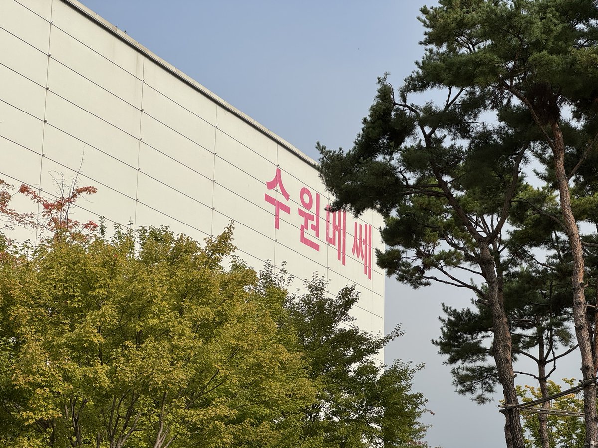 lumi5790's tweet photo. 수원 코믹월 도착! https://t.co/feo12XgD9i