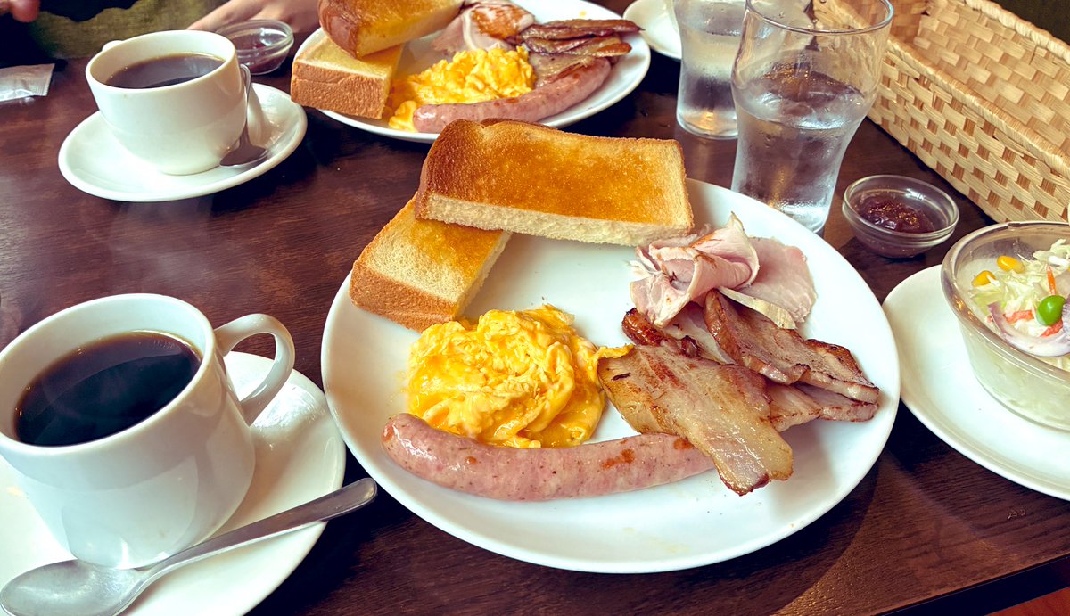 週末にここのベーコンを食べるために平日を頑張っている
それぐらい美味い 