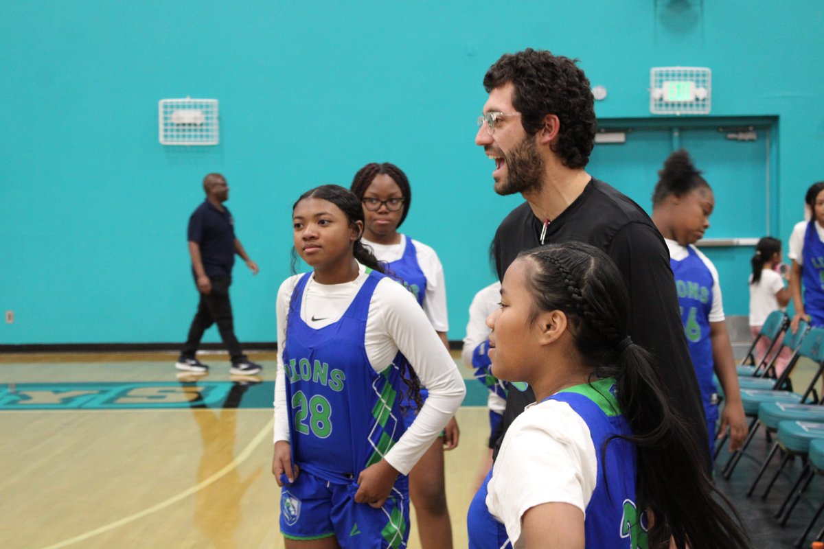 WashoeSchools's tweet image. The energy was high at the #RallytheValleys game! 🙌 Cold Springs MS and O’Brien MS 8th grade girls teams gave it their all and showed what teamwork is all about. 

Athletics build confidence, connection, and success—on and off the court. 💙#WeAreWCSD #WCSDProud