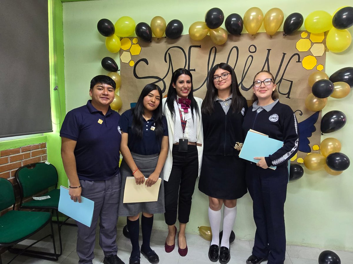 🐝#Viernes de participación 🏆
Nos llena de alegría compartir que en el Concurso de Spelling Bee de la Zona Escolar, ¡obtuvimos los tres primeros lugares! 🥇🥈🥉
Agradecemos a nuestros talentosos estudiantes y docentes por su compromiso y dedicación. 💛📚