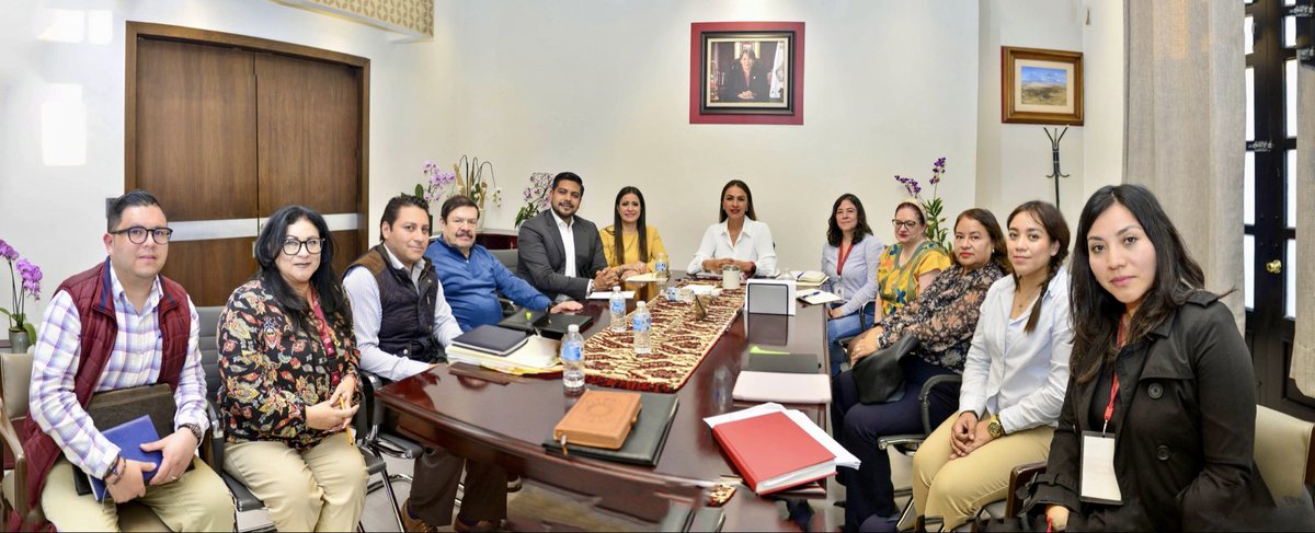 MonicaChDuran's tweet photo. Tuvimos una fructífera reunión con @Adolfo_Cerqueda, alcalde de #Nezahualcóyotl; @LauraGlezEDOMEX, Titular de @SedecoEdomex; el equipo de @CJ_Edomex y de #FIDEPAR, para avanzar en proyectos que fortalecerán a las familias en la zona oriente del #EdoMéx.
#OficialíaMayorEdoMéx https://t.co/5WGWsngTo8