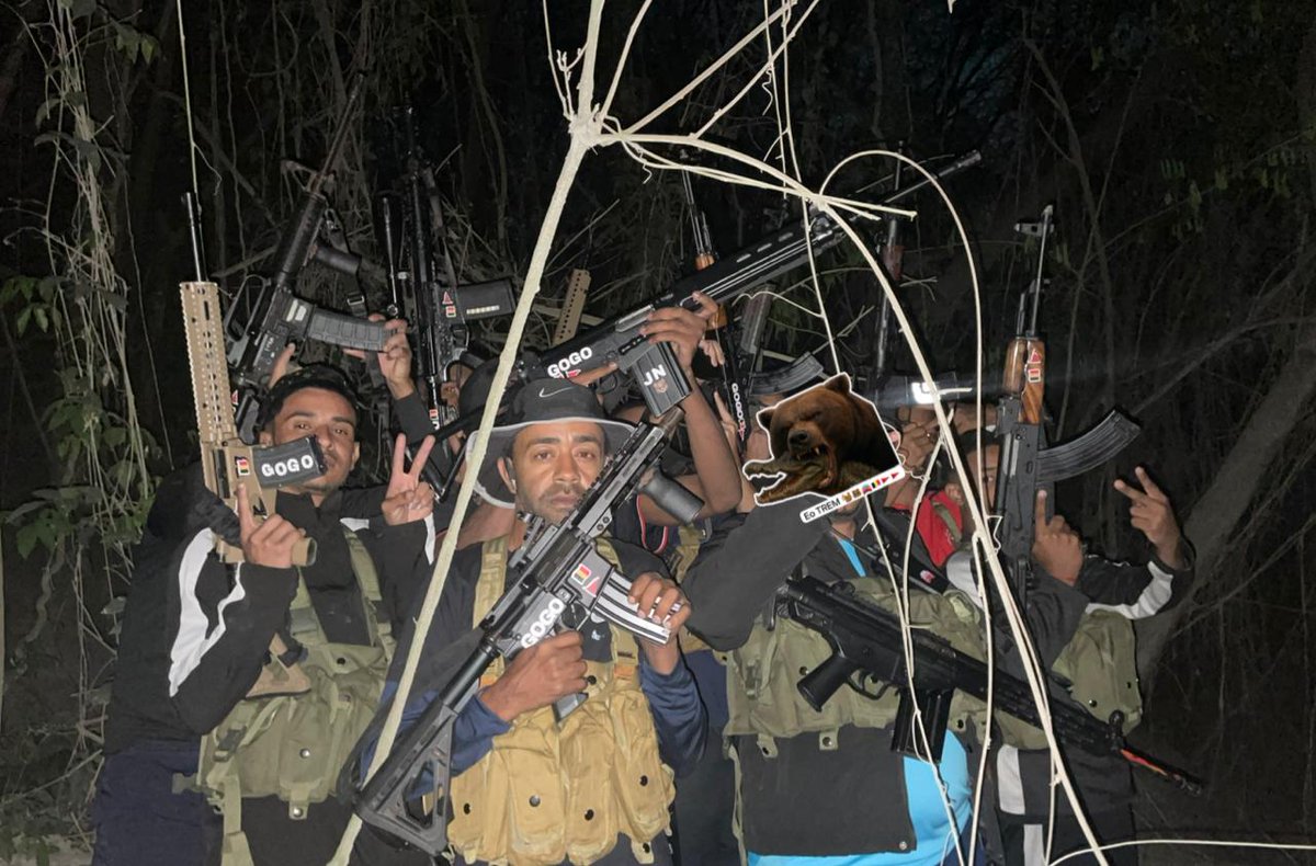 plantaobaixadaa's tweet image. Acaba de chegar vários traficantes do comando vermelho no gogó do bom Pastor na região de mata, estão se reunindo pra tomar a guacha do redentor, segundo informações de moradores mais de 40 soldados estão fortemente armados na região de mata prontos para começar uma guerra na…