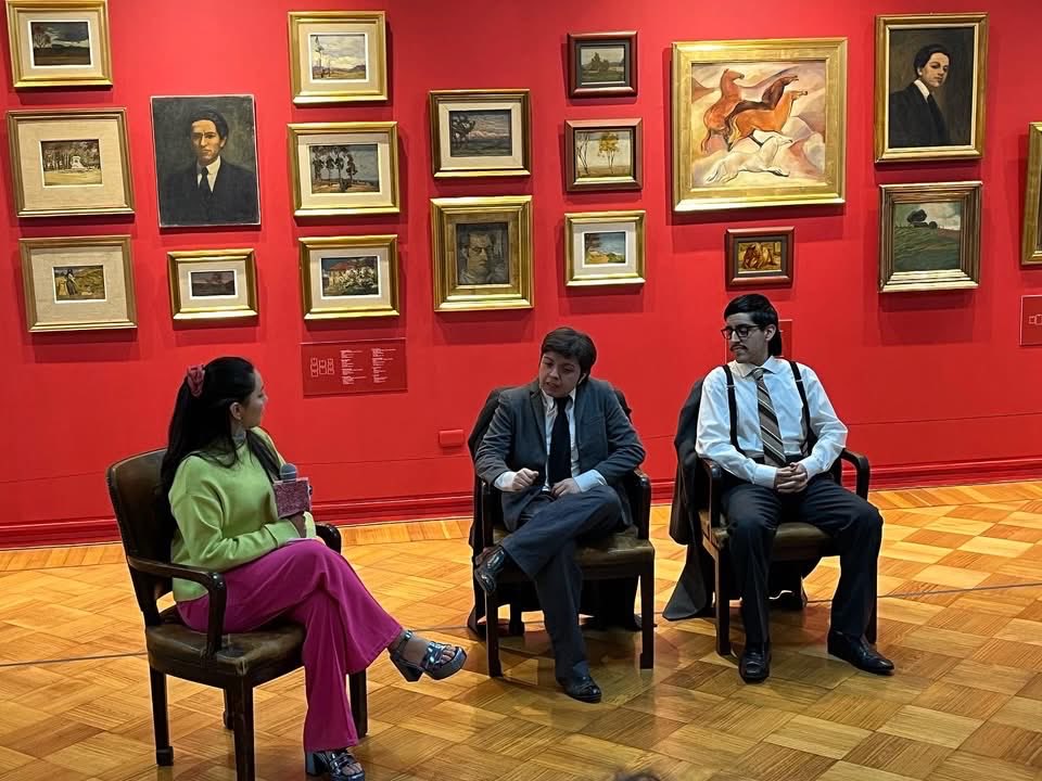 ✨ Así se vivió la Noche de Museos en la Casa del Arte UdeC, donde el público disfrutó del mural Presencia de América Latina, recorrió la Sala Tole Peralta y la Sala Fundación CAP, con obras de Jackie Ball, Lizrae Meyer y María Soledad González.