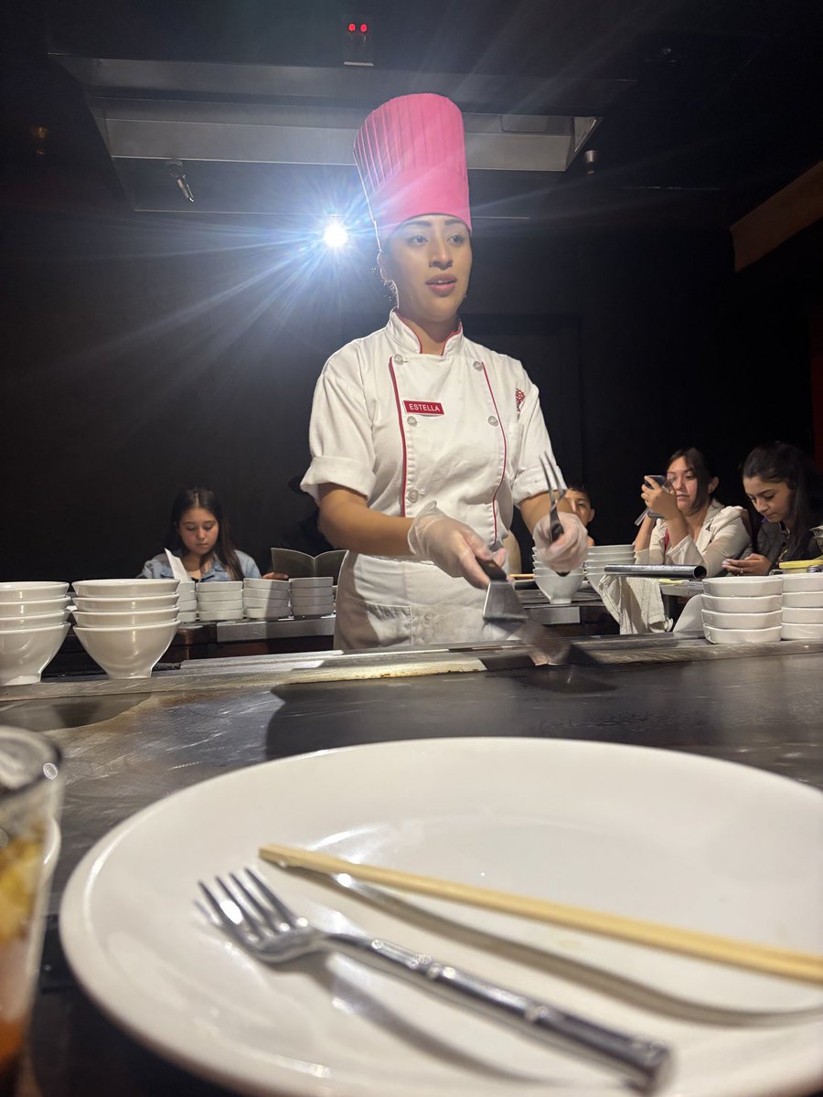 jcollinsorr's tweet photo. @nickturani Women in hibachi is growing! https://t.co/8MdFmMioBo