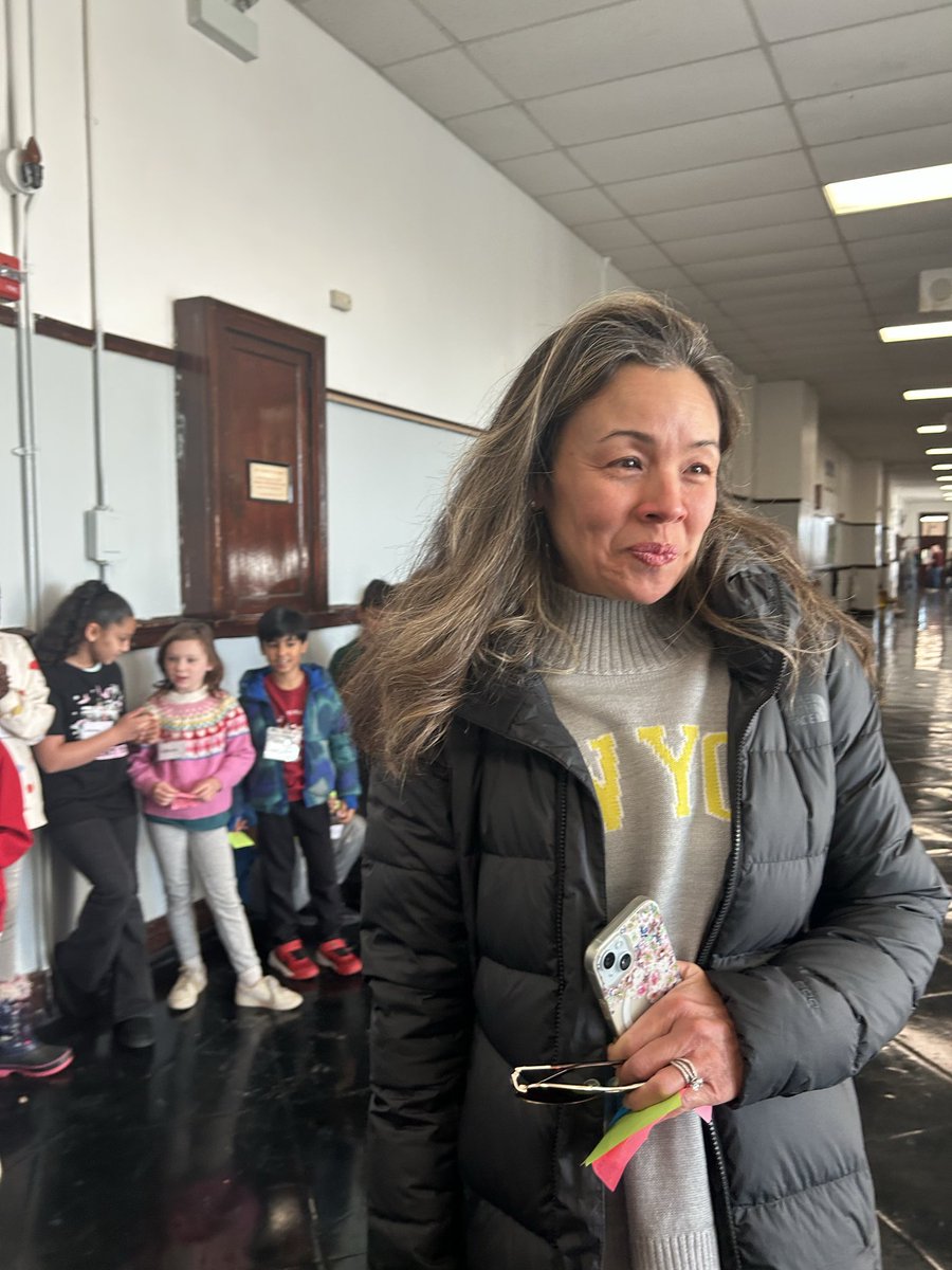 smoylai's tweet photo. Principal Nakayama… Budlong School ❤️all that you do!
#budlongbeautiful https://t.co/wUS4pqIF7b