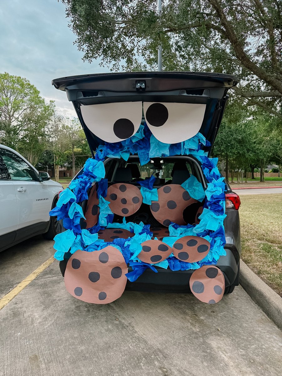 trunk or treat with all these cuties 🥹🎃👻  #exleytweets