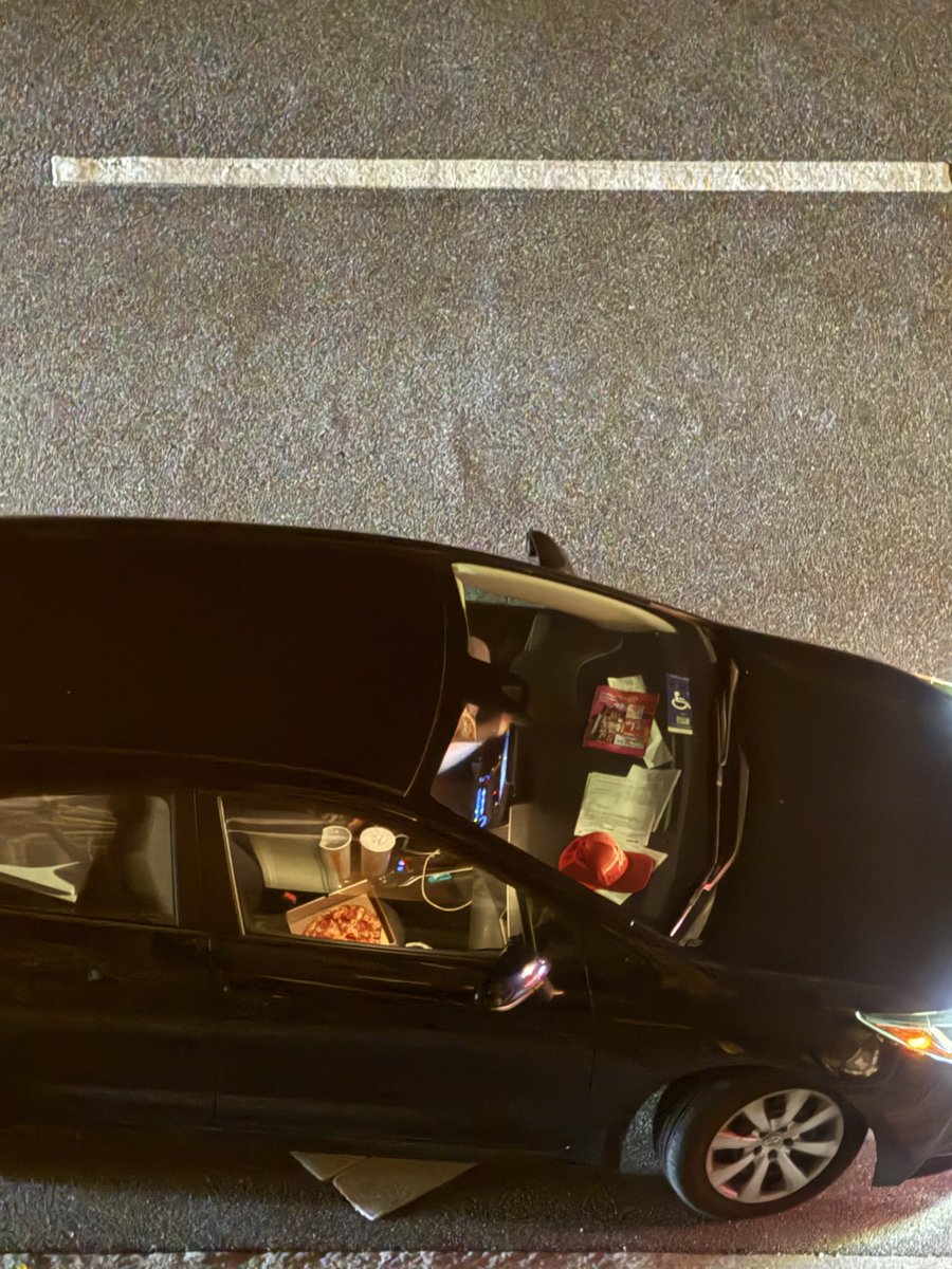 unkatron's tweet image. Live view of the uber driver that just said one of my pizzas went missing  #SENDTHEMBACK