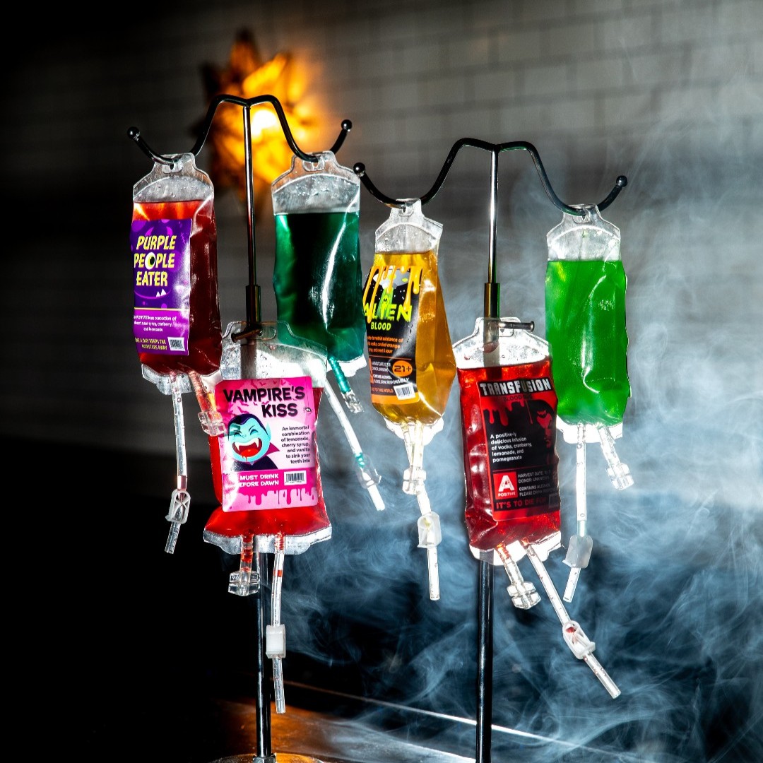 cedarpoint's tweet photo. Indulge in a cocktail or mocktail during #HalloWeekends presented by SNICKERS®.
🍊 Blood Orange Margarita
☢️ Toxic Waste
💉 Syringe Shots & Blood Bags
There are these options as well as many more!
Must be 21 or older to purchase or consume alcohol. Please drink responsibly. https://t.co/ljyQnyATBX