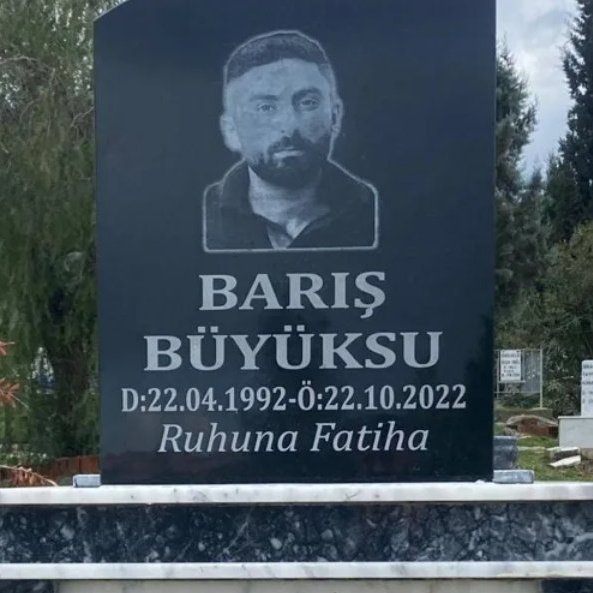 parameteoros's tweet image. CW/ θανατοπολιτική των συνόρων 

Ξημερώματα 22/10/22, ο Κούρδος αιτών άσυλο Barış Büyüksu, μισοπεθαμένος εντοπίστηκε από σκάφος της 🇹🇷ακτοφυλακής μέσα σε liferaft μαζί με 15 Παλαιστινίους, ανοιχτά της ακτής Karaada #pushback

Ο Barış είχε απαχθεί &amp;amp; βασανιστει από το 🇬🇷λιμενικού.&amp;gt;