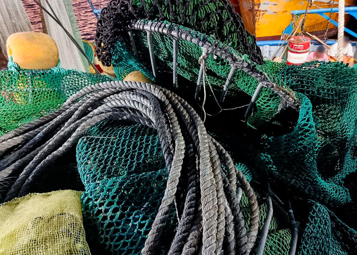 PROFEPA_Mx's tweet image. En el puerto de Topolobampo, #Sinaloa, se atendió un reporte ciudadano sobre el ingreso de una embarcación que no utilizaba los dispositivos excluidores de tortuga marina, tal como marca la legislación mexicana. Al revisar la embarcación, se constató que hace un uso inadecuado de…