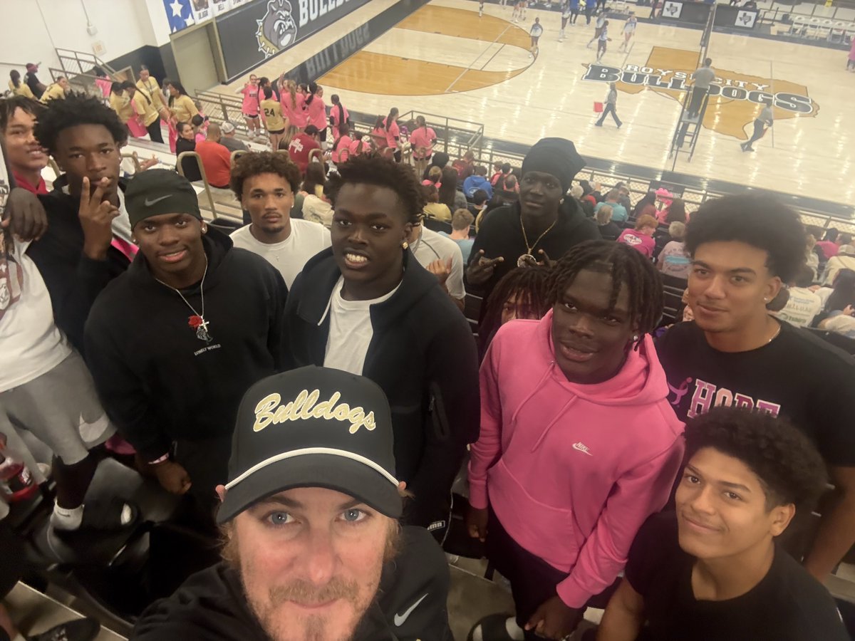 Got a free Friday night so I took the girls to the volleyball game. Happened to run into some of my Friday night regulars. <a href="/RC_Bulldogs/">Royse City Football</a> <a href="/RCVB_bulldogs/">Royse City Volleyball</a>