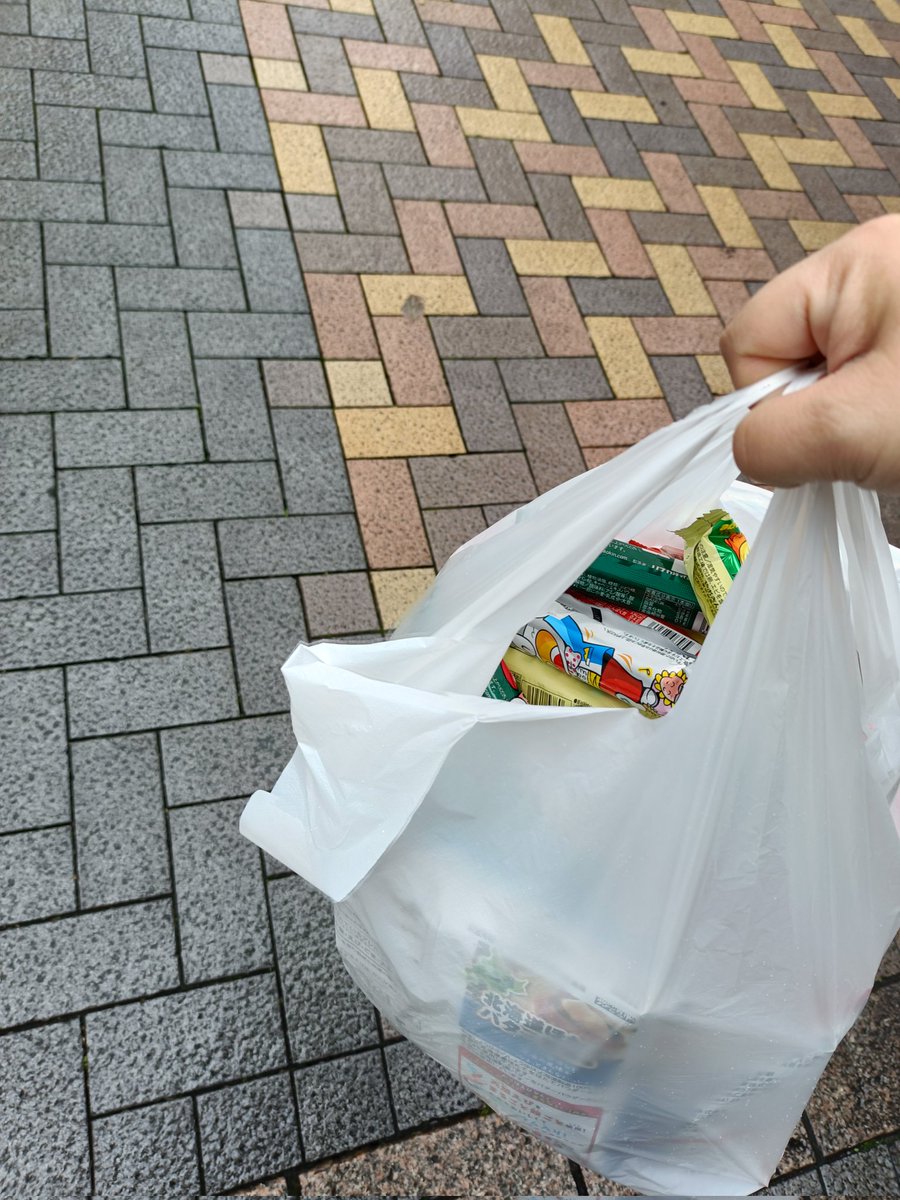 朝からどんだけ買うねん。