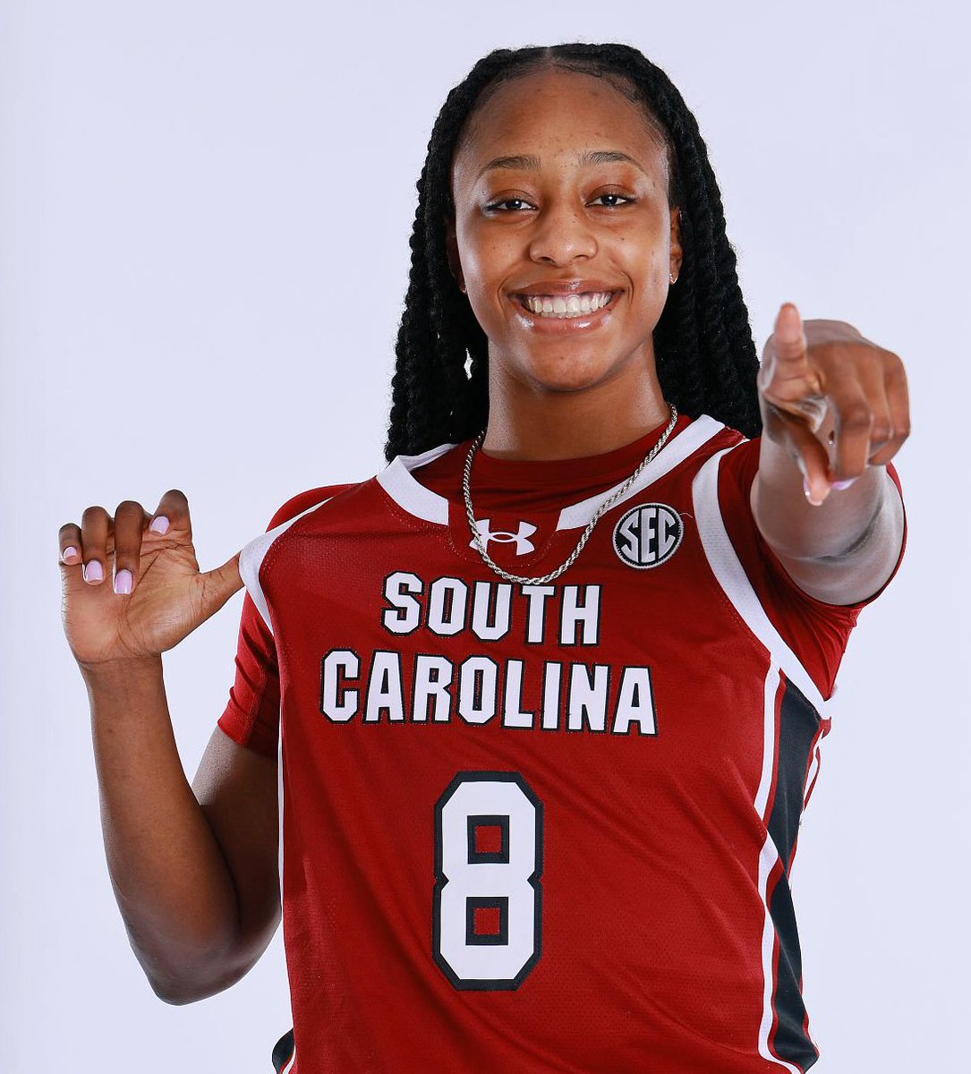 Joyce Edwards today:

27 PTS
8 RBS
3 AST
3 STL
9-13 FG
2-2 3P
7-8 FT
26 MIN

South Carolina wins, 112-31! 🐔✨