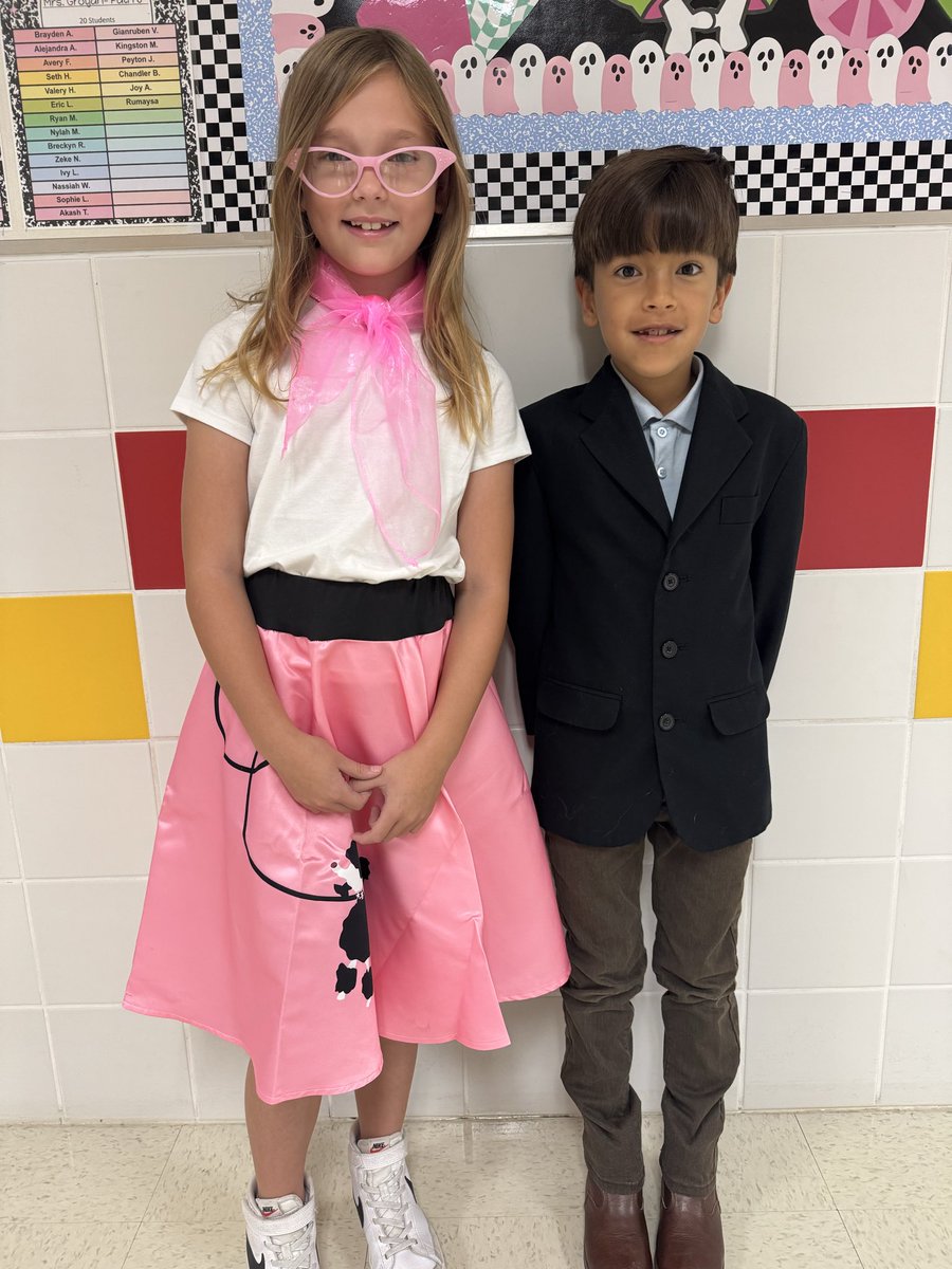 katie_counselor's tweet photo. 5️⃣0️⃣ days smarter🧠, 5️⃣0️⃣ days brighter!🌟 We’ve rocked🎸the first 5️⃣0️⃣ days!👓🎶💗 #smithelementary #smithstars #princetonisd #50thdayofschool https://t.co/7IntawclL8