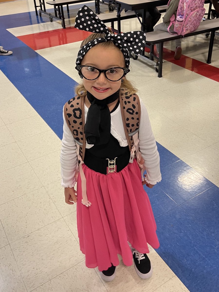 katie_counselor's tweet photo. 5️⃣0️⃣ days smarter🧠, 5️⃣0️⃣ days brighter!🌟 We’ve rocked🎸the first 5️⃣0️⃣ days!👓🎶💗 #smithelementary #smithstars #princetonisd #50thdayofschool https://t.co/7IntawclL8