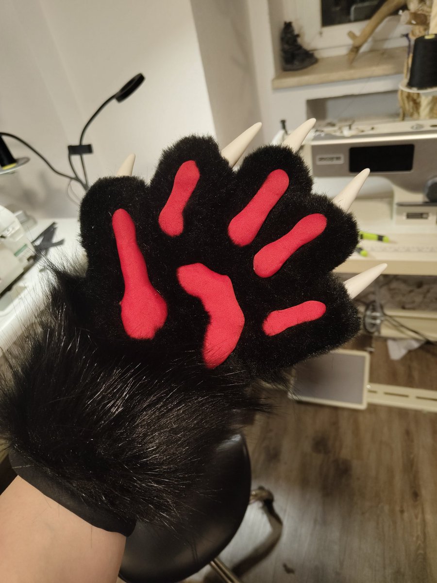 Fertiges Design mit neuen handpads.
Vorgesruckt mit tpu und dann überzogen mit Stoff