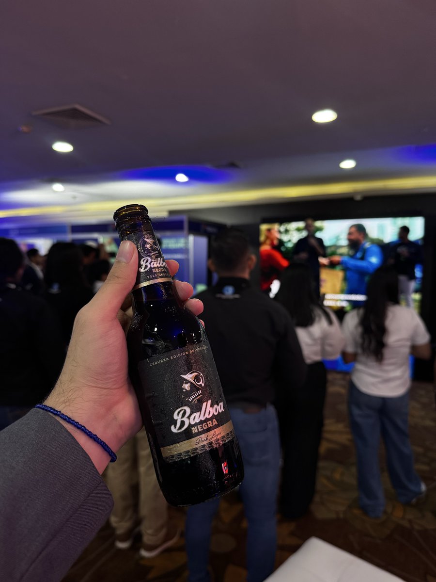 Esta potente la negra