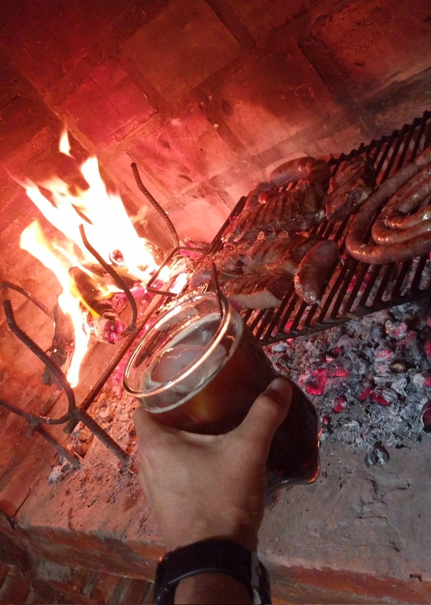 NinoSanjuanino's tweet image. Empezamos la veda electoral con:
#FuegoSagrado , #Fernet y #Amigos  😋😋