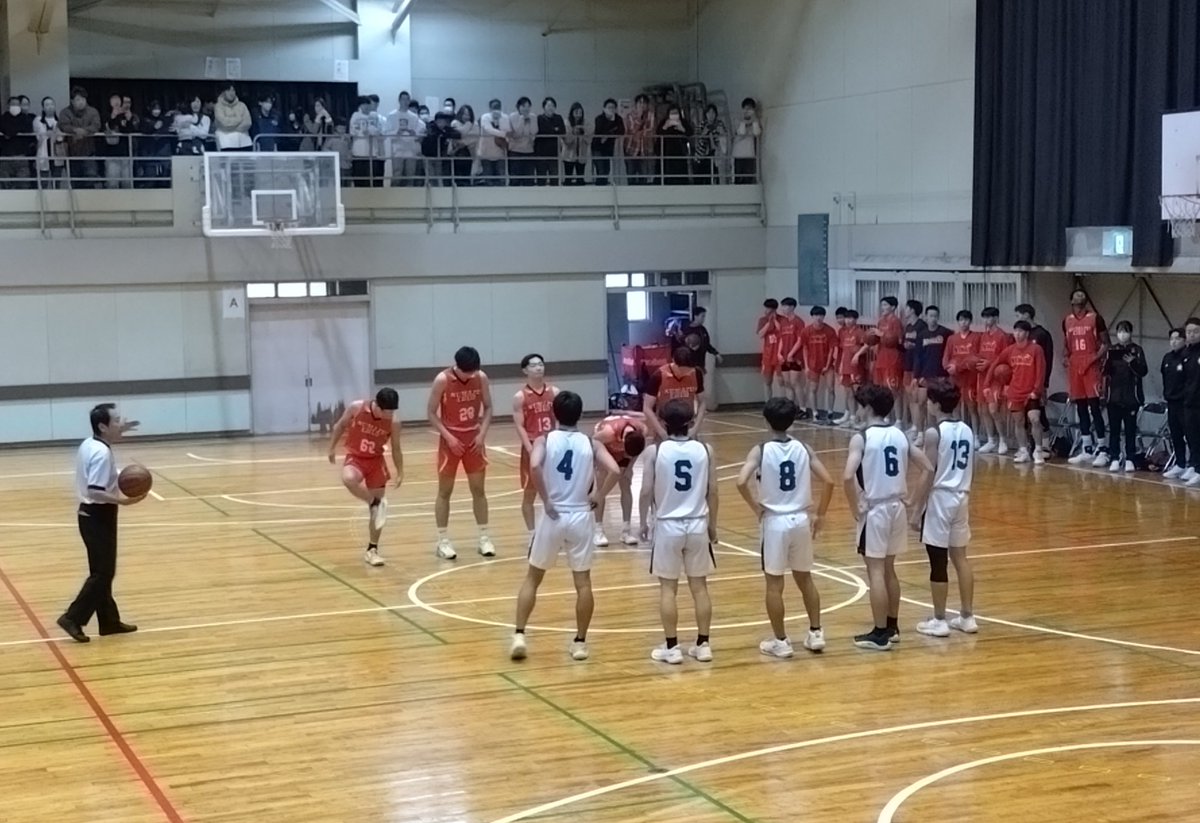 NC_MBBC's tweet image. ウインターカップ静岡県予選
４回戦
沼津中央高校-伊豆伊東高校
トスアップです🏀
#沼津中央 #NC #WC #静岡バスケ