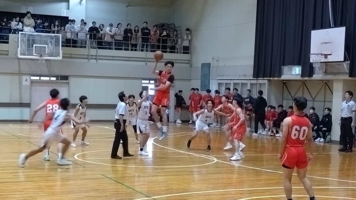 NC_MBBC's tweet image. ウインターカップ静岡県予選
４回戦
沼津中央高校-伊豆伊東高校
トスアップです🏀
#沼津中央 #NC #WC #静岡バスケ