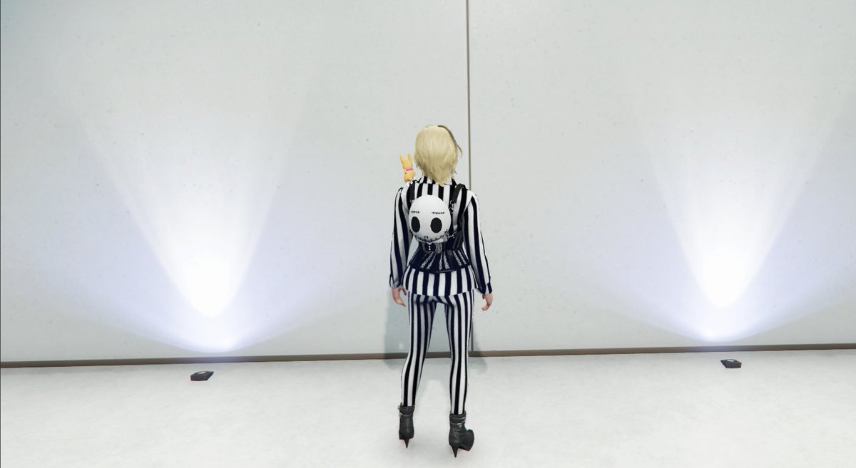 ly_game000's tweet photo. 新しく始まったハロウィンイベント🎃
色んな人と知り合えてお話できて嬉しいし楽しい!
お目当てのコスチュームもゲットできてまだまだイベント楽しもうと思う(*´꒳`*)
ダッコフもwe were here続編も継続中💪
#grandRP #GTARP https://t.co/5EYjUUwdVd