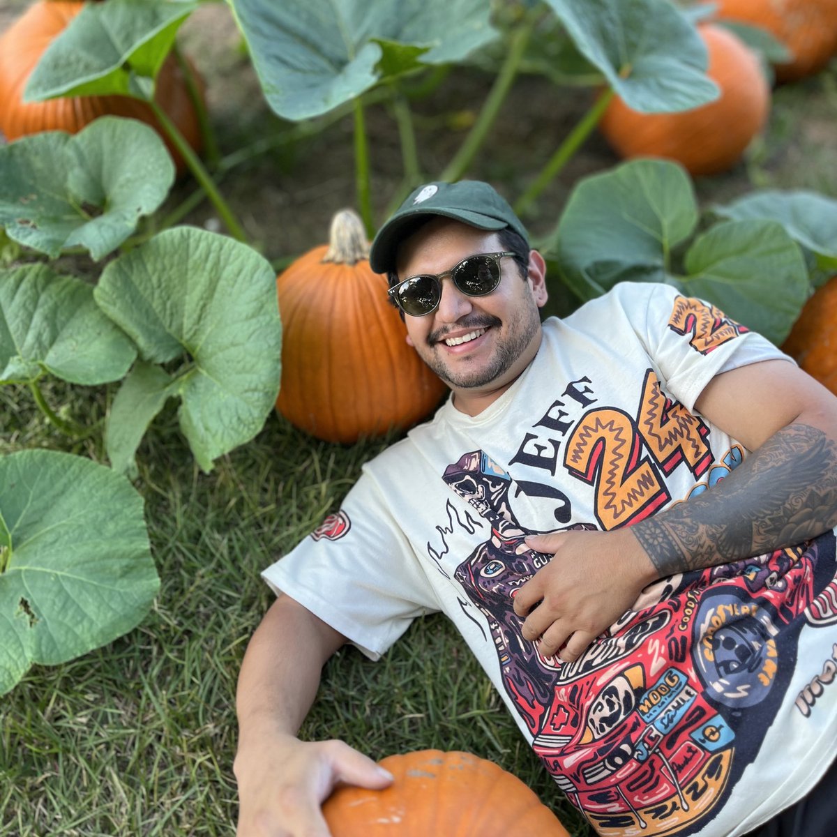 Live for some WZ Solos or whateva! Come say hello! 🎃
Drop a follow if you don't already!
twitch.tv/breakfastbod