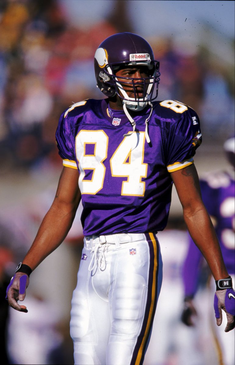 jpmixtapes2003's tweet photo. Randy Moss is widely regarded as one of the greatest wide receivers in NFL history #randymoss #minnesotavikings #NFL #sports #jpmixtapes https://t.co/t2oeyv4UNx