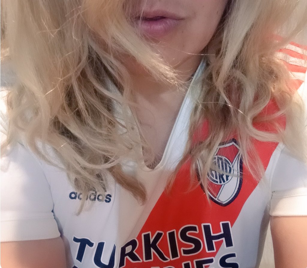 Acá haciendo el aguante 
🤍❤️🤍
VAMOS mi RIVER QUERIDO