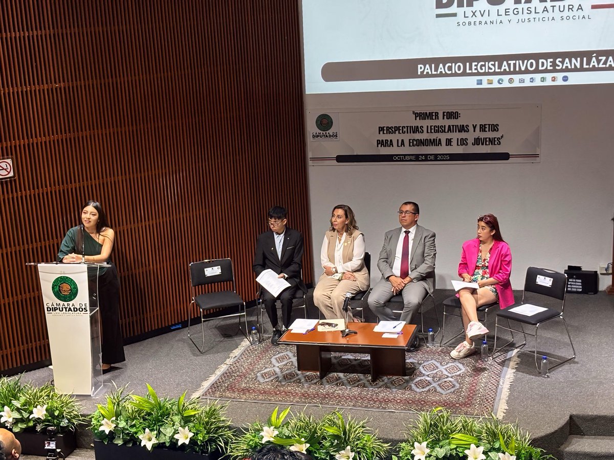 Inauguré el Primer Foro “Perspectivas Legislativas y Retos para la Economía de los Jóvenes” en la <a href="/Mx_Diputados/">H. Cámara de Diputados</a> con estudiantes de la Escuela Superior de Economía del <a href="/IPN_MX/">IPN</a>, porque escucharlos es clave para construir un mejor futuro económico para #México. <a href="/DiputadosVerdes/">Diputados Verdes</a>